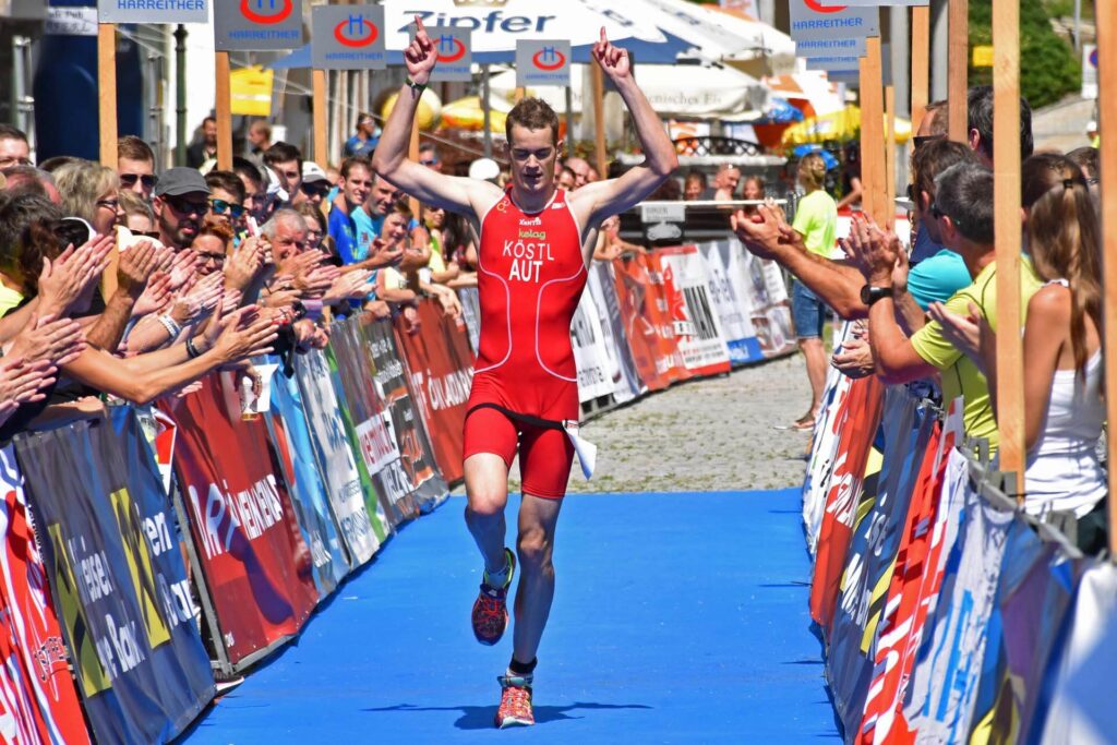 Massimo Köstl-Lenz als Leistungssportler und Ausdauer Coach beim emotionalen Zieleinlauf des Powerman Duathlon in Weyer als Vize-Staatsmeister.